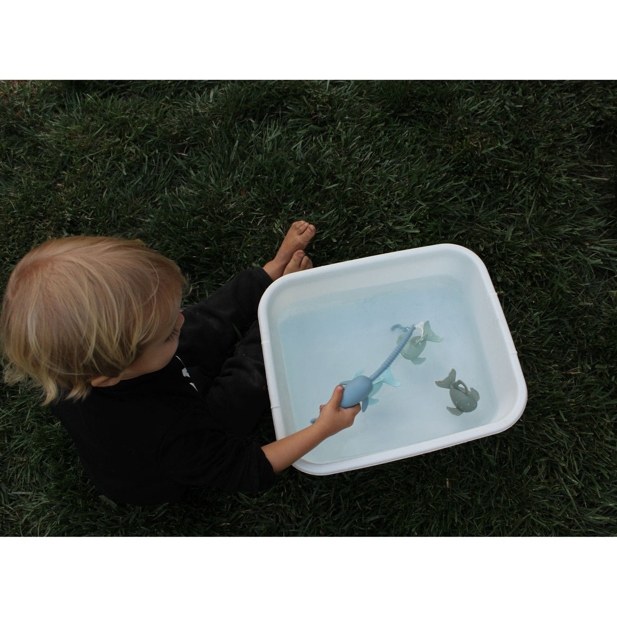 Colorful silicone fishing set with toy fishing rods and accessories, designed for children’s play and safe use.