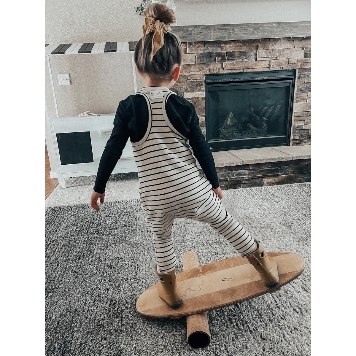Be Mi Los Angeles striped romper in natural and black, featuring a stylish, casual design with short sleeves and a relaxed fit.
