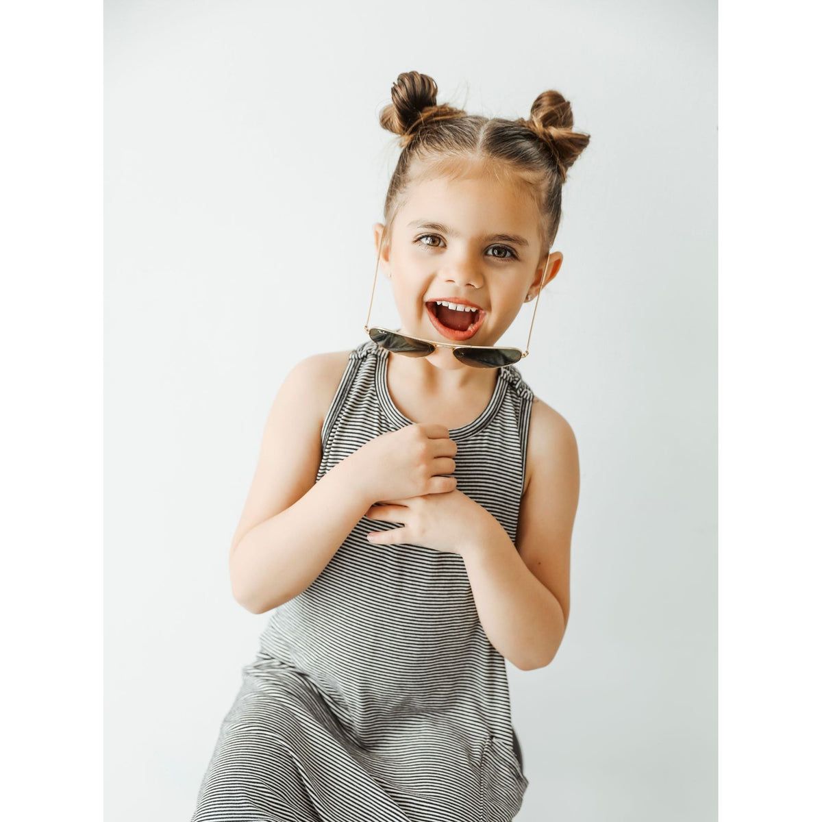 Be Mi Los Angeles romper with fine stripes, sleeveless design, and V-neck, perfect for casual summer wear.