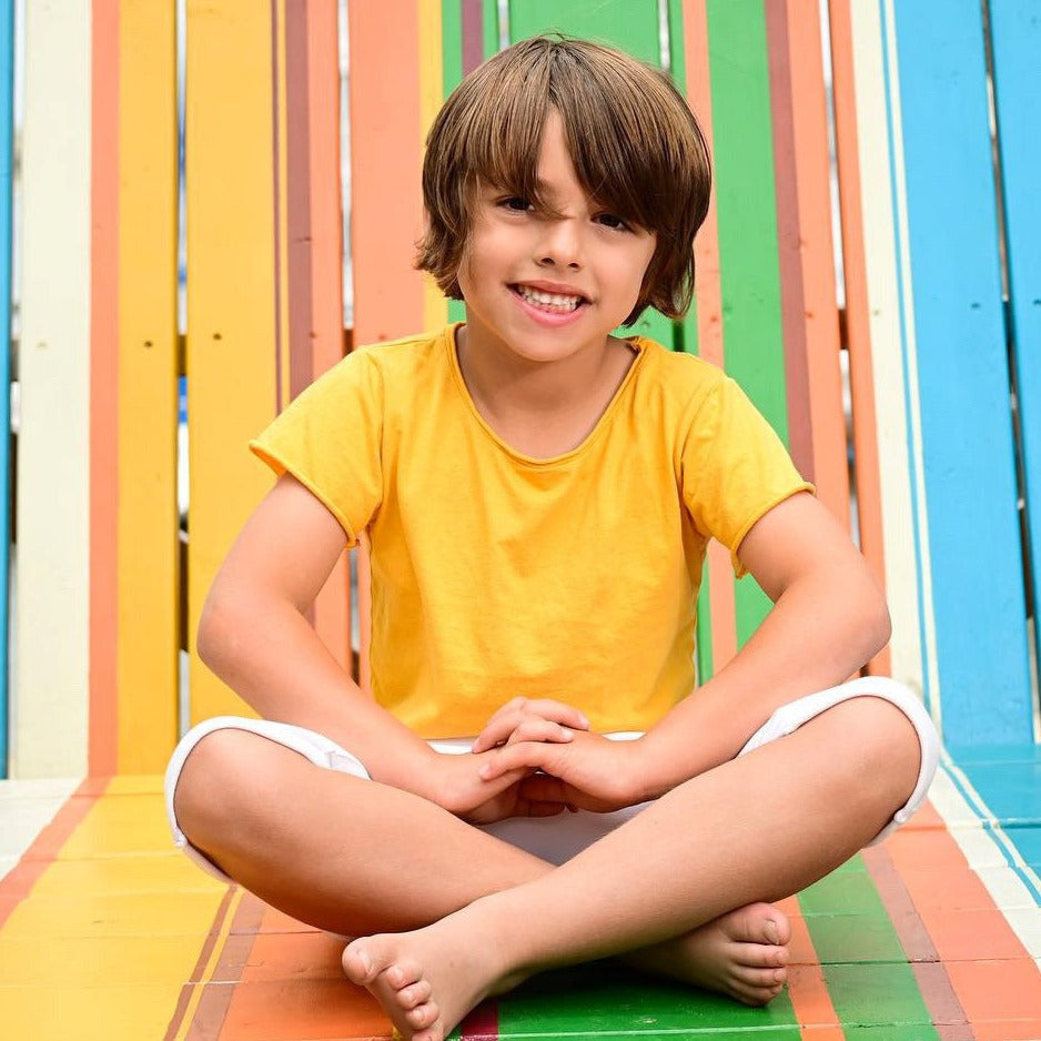 Be Mi Los Angeles Raw Edge Tee Honey, casual short-sleeve tee with raw edge design, soft fabric, and honey color.
