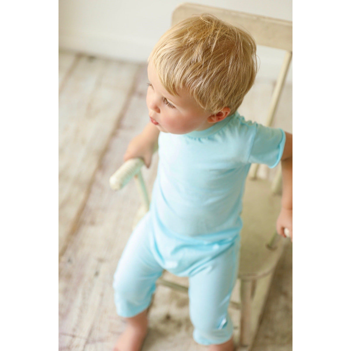 Be Mi Los Angeles pocket romper for boys, featuring a casual design with front pocket and comfortable fit.