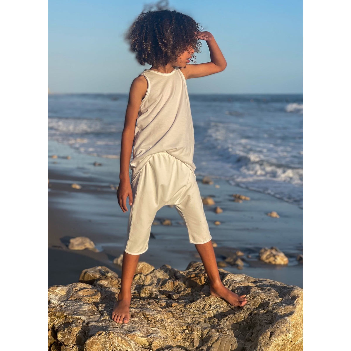 Be Mi Los Angeles Organic Malibu Shorts with a relaxed fit, featuring natural fabric and casual style in a light, airy design.