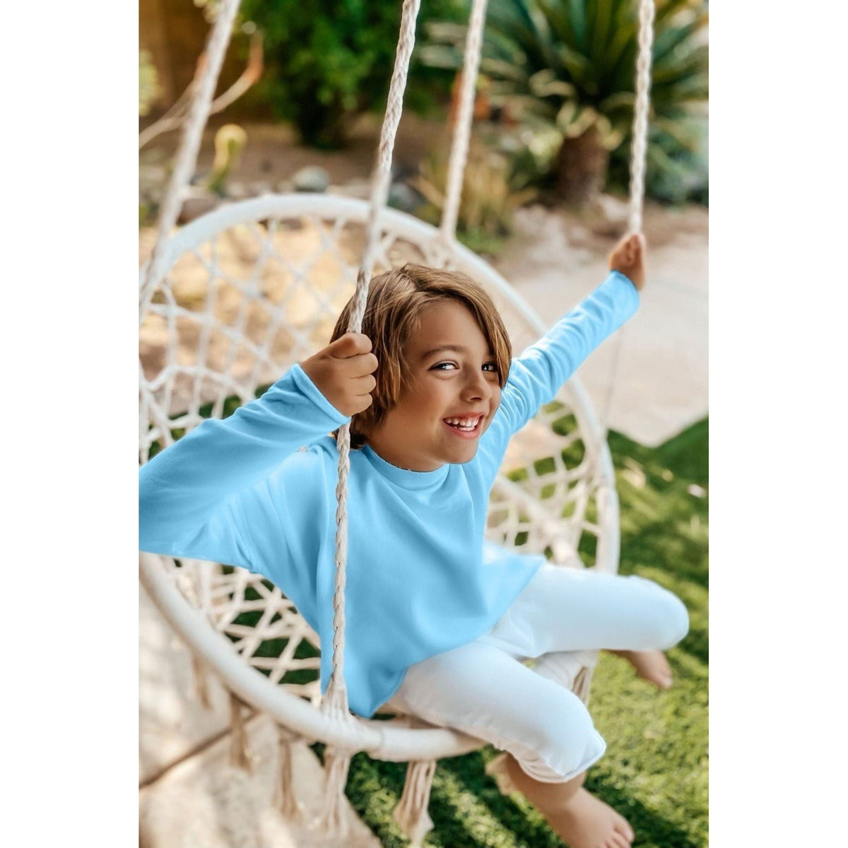 Be Mi Los Angeles Organic V Raw Edge Top sweatshirt, featuring a V-neck and raw edge detail, casual and stylish for everyday wear.
