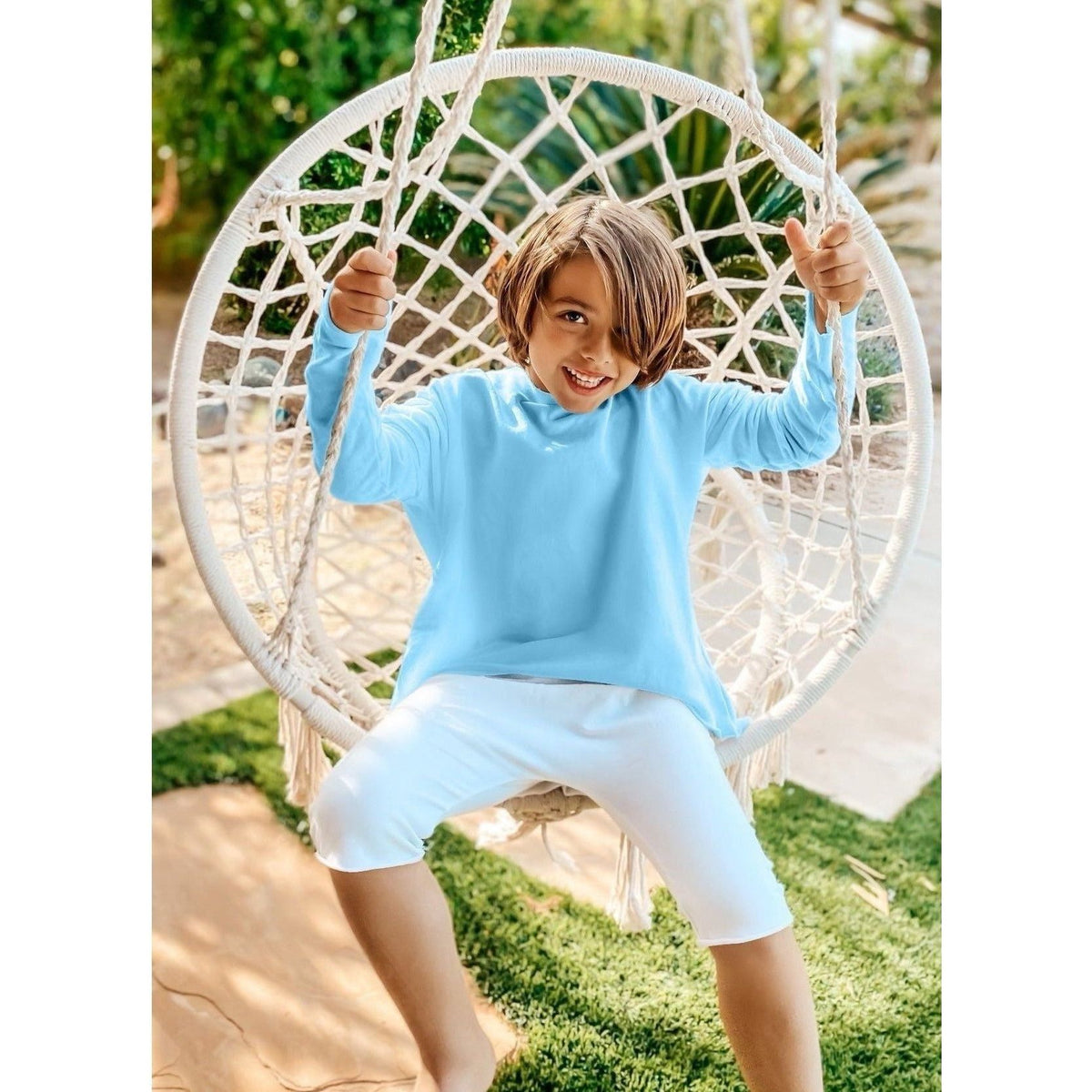 Be Mi Los Angeles organic V raw edge sweatshirt, casual sweatshirt with a relaxed fit and stylish raw hem detail.