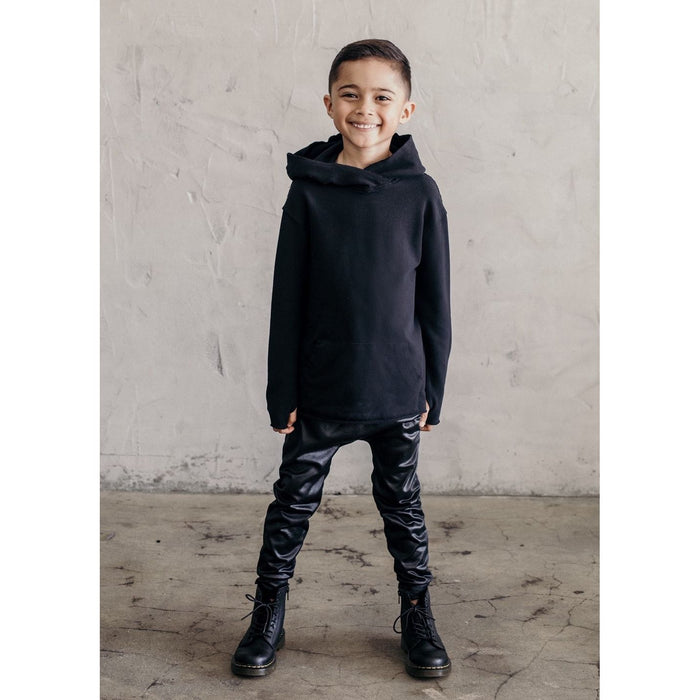 Black organic cotton kids’ hoodie from Be Mi Los Angeles, cozy sweatshirt with a comfortable fit for children.