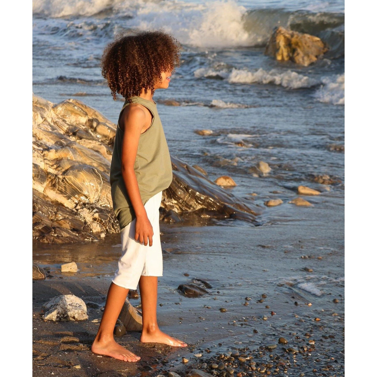 Be Mi Los Angeles Organic Malibu Shorts in light fabric, featuring casual fit and natural color, perfect for summer wear.
