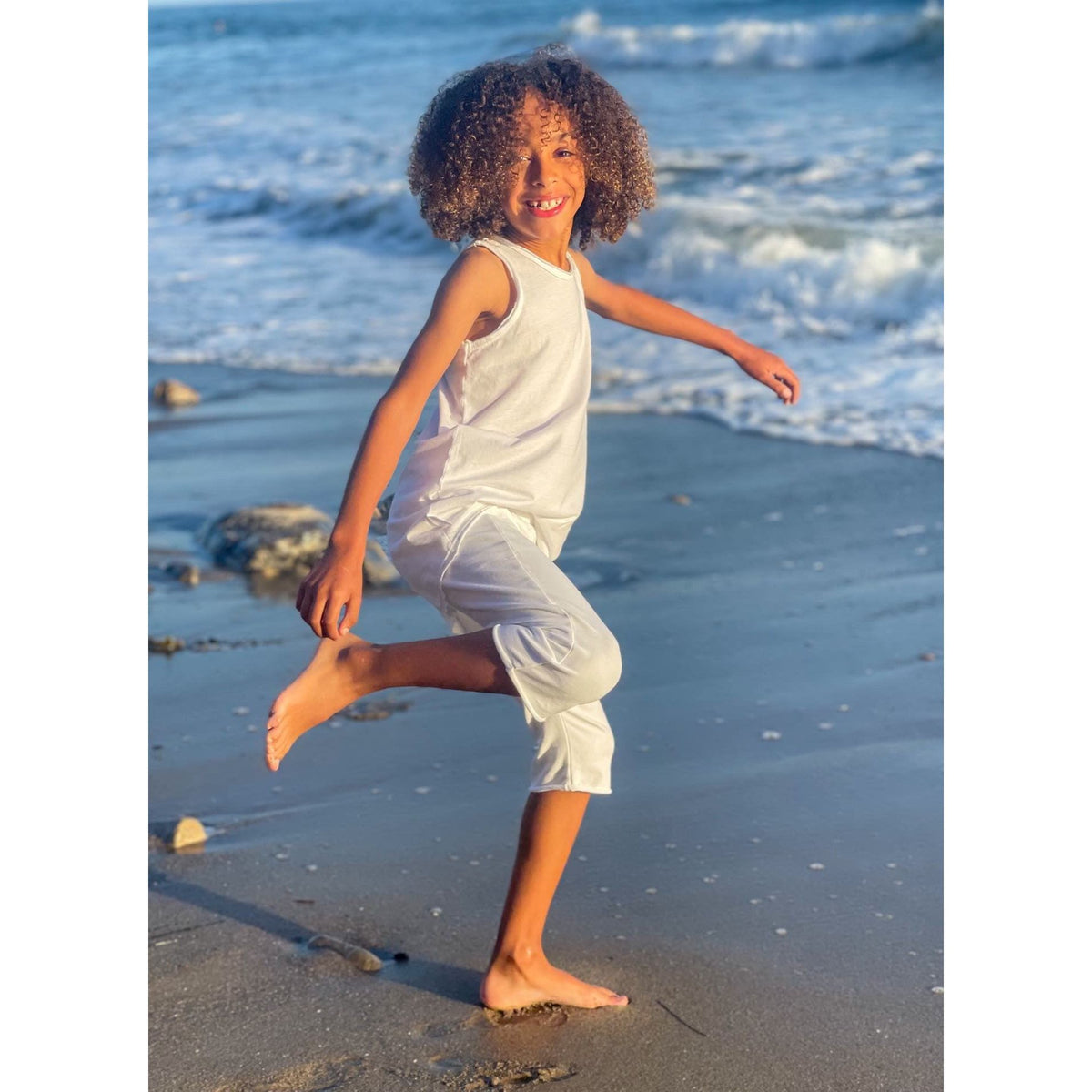 Be Mi Los Angeles Asher Tank in white, sleeveless casual tank top with a relaxed fit, shown on a model.