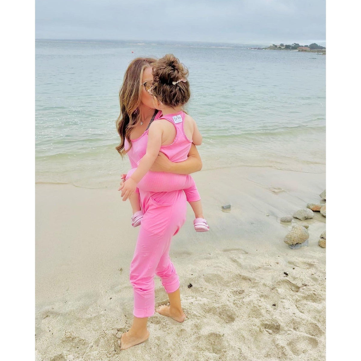 Be Mi Los Angeles romper in bubble gum color, featuring a stylish and comfortable one-piece design with playful details.