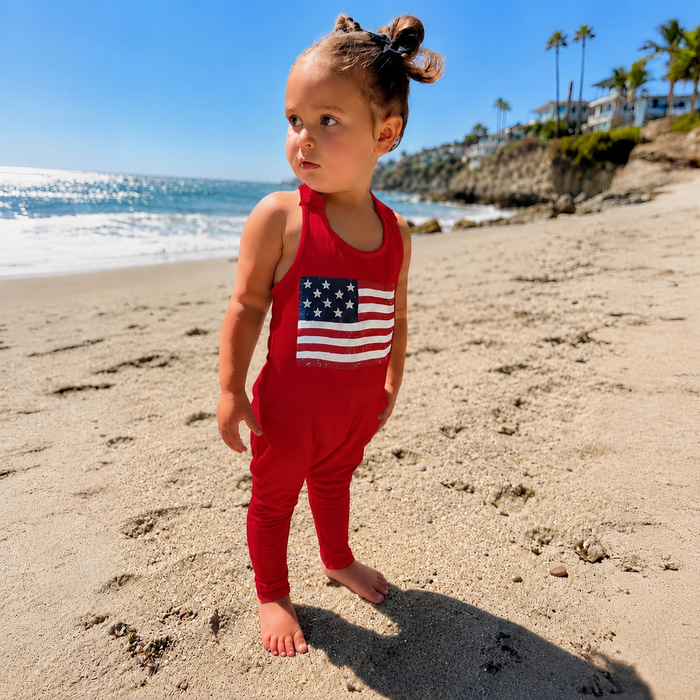 Be Mi Los Angeles Americana women's romper, sleeveless design with floral pattern, casual summer jumpsuit, front zipper detail.