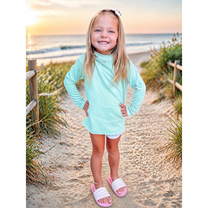 Be Mi Los Angeles Organic Benji Hoodie Aqua, a cozy sweatshirt with a relaxed fit in vibrant aqua color.