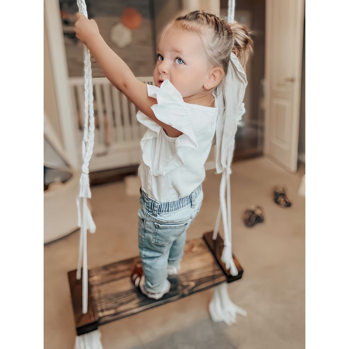Be Mi Los Angeles Natalia sleeveless ruffle top, lightweight fabric with feminine ruffle details and a stylish sleeveless design.
