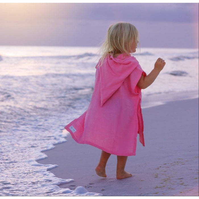 Be Mi Los Angeles beach and bath cover-up displayed as a lightweight, flowy cover-up with a relaxed fit, perfect for beach or bath.