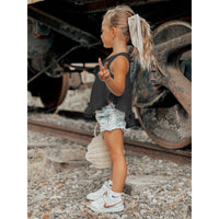 Be Mi Los Angeles Noa Ruffle Tank Top featuring a stylish ruffled design and sleeveless fit, perfect for casual wear.