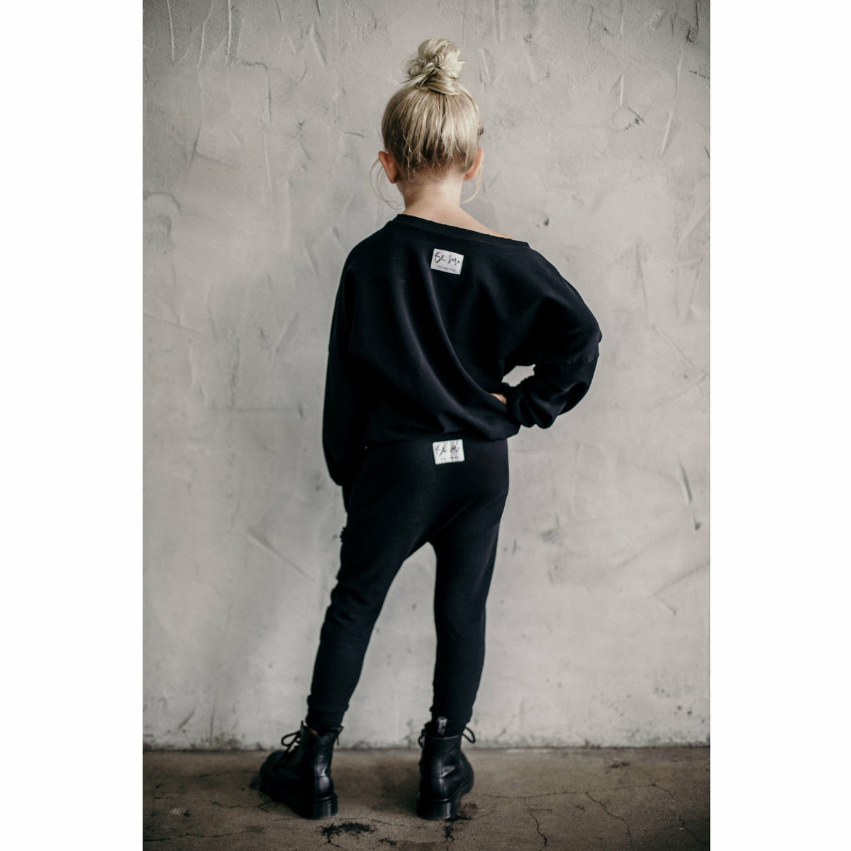 Be Mi Los Angeles Organic Malibu Joggers in soft, breathable fabric with a relaxed fit and elastic waistband, shown on a model.