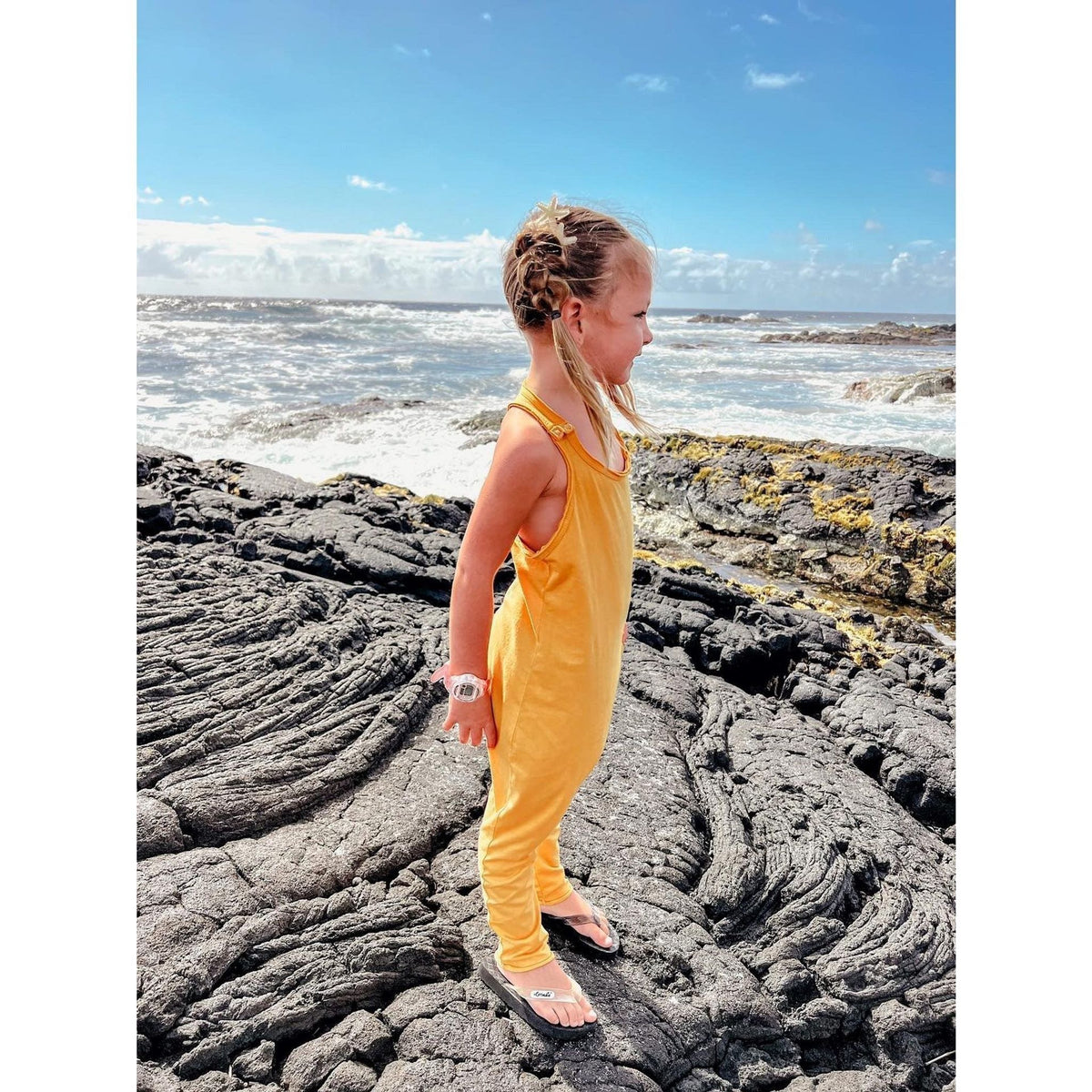 Be Mi Los Angeles Honey romper, lightweight sleeveless romper with floral print, casual summer style, front button closure.