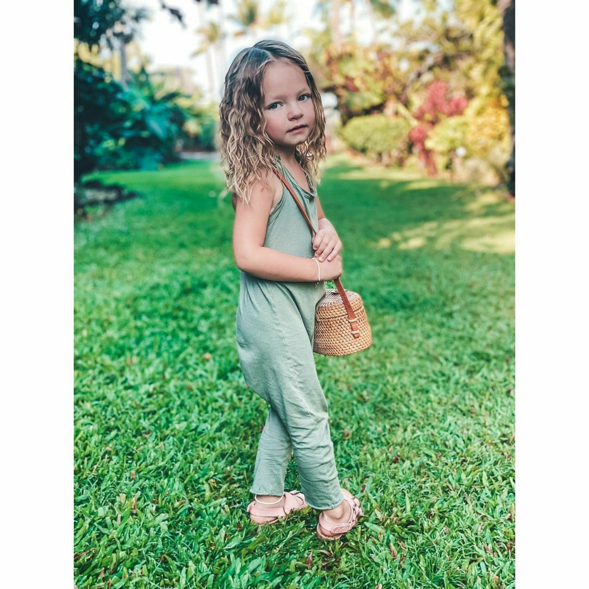 Olive green Be Mi Los Angeles romper with short sleeves and relaxed fit, displayed on a mannequin.
