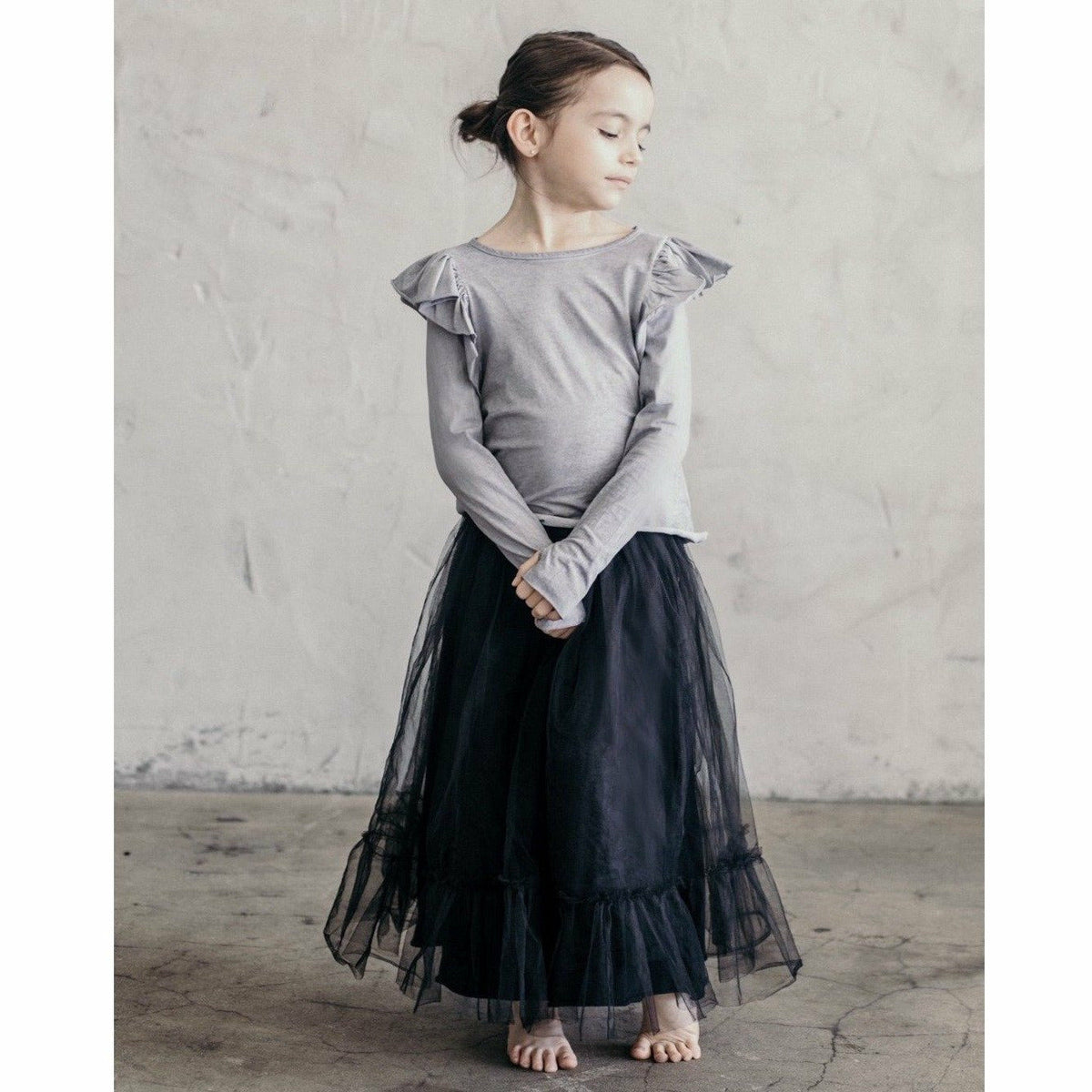 Be Mi Los Angeles Natalia Ruffle Top, stylish women's top with ruffled details, lightweight fabric, and feminine design.