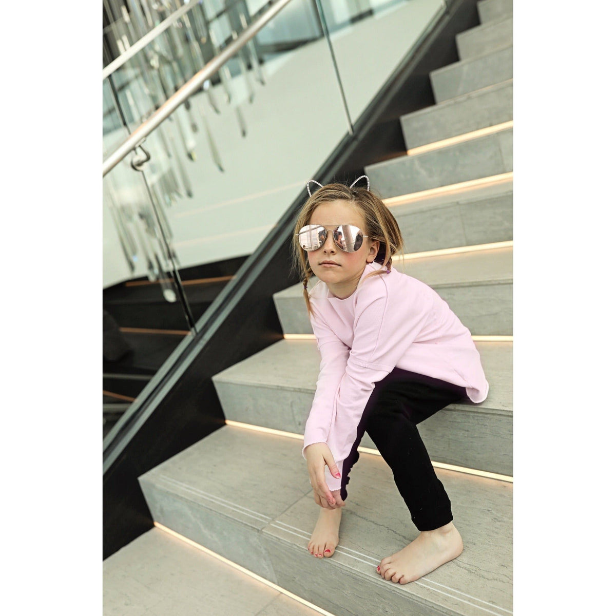Be Mi Los Angeles Organic V Raw Edge Top sweatshirt, featuring a relaxed fit with raw hem detail and V-neck design.