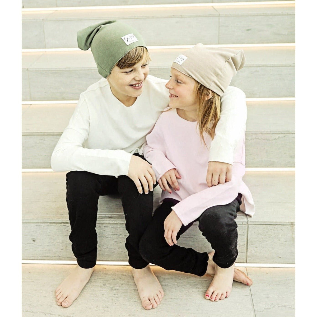 Be Mi Los Angeles organic V raw edge sweatshirt, stylish casual sweatshirt with raw edge detail in natural fabric.
