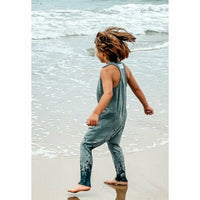 Be Mi Los Angeles Heather Grey romper displayed on a model, featuring a casual, comfortable design for everyday wear.